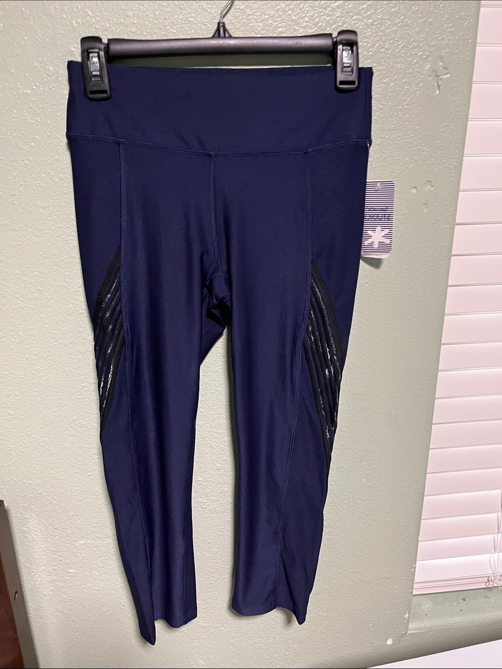 Splendid Navy Capris Leggings with Black Mesh Side Panels